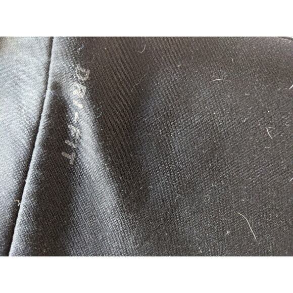 Dri-Fit Nike Men's Long Sleeve T-Shirt for Workout, Runs, Extra Layer Of Warmth. - Picture 4 of 6